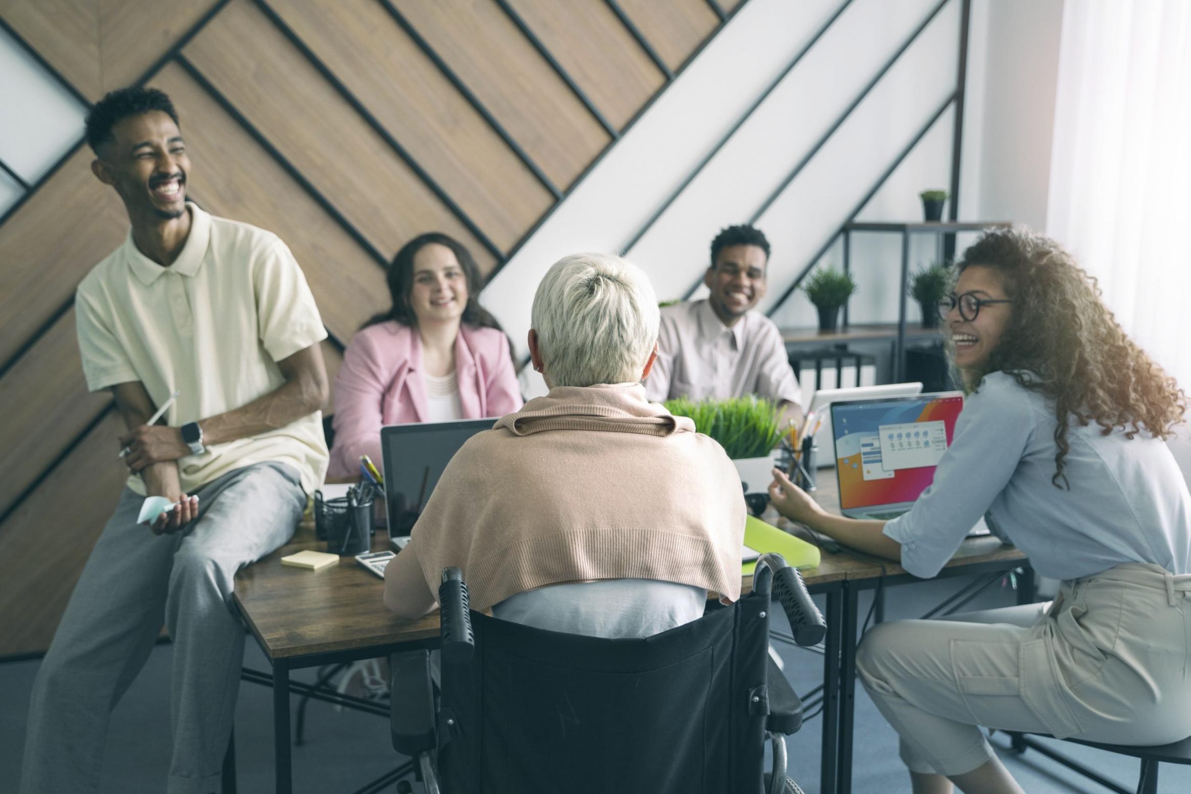 Finansielle dokumenter og analyse på arbejdsplads
